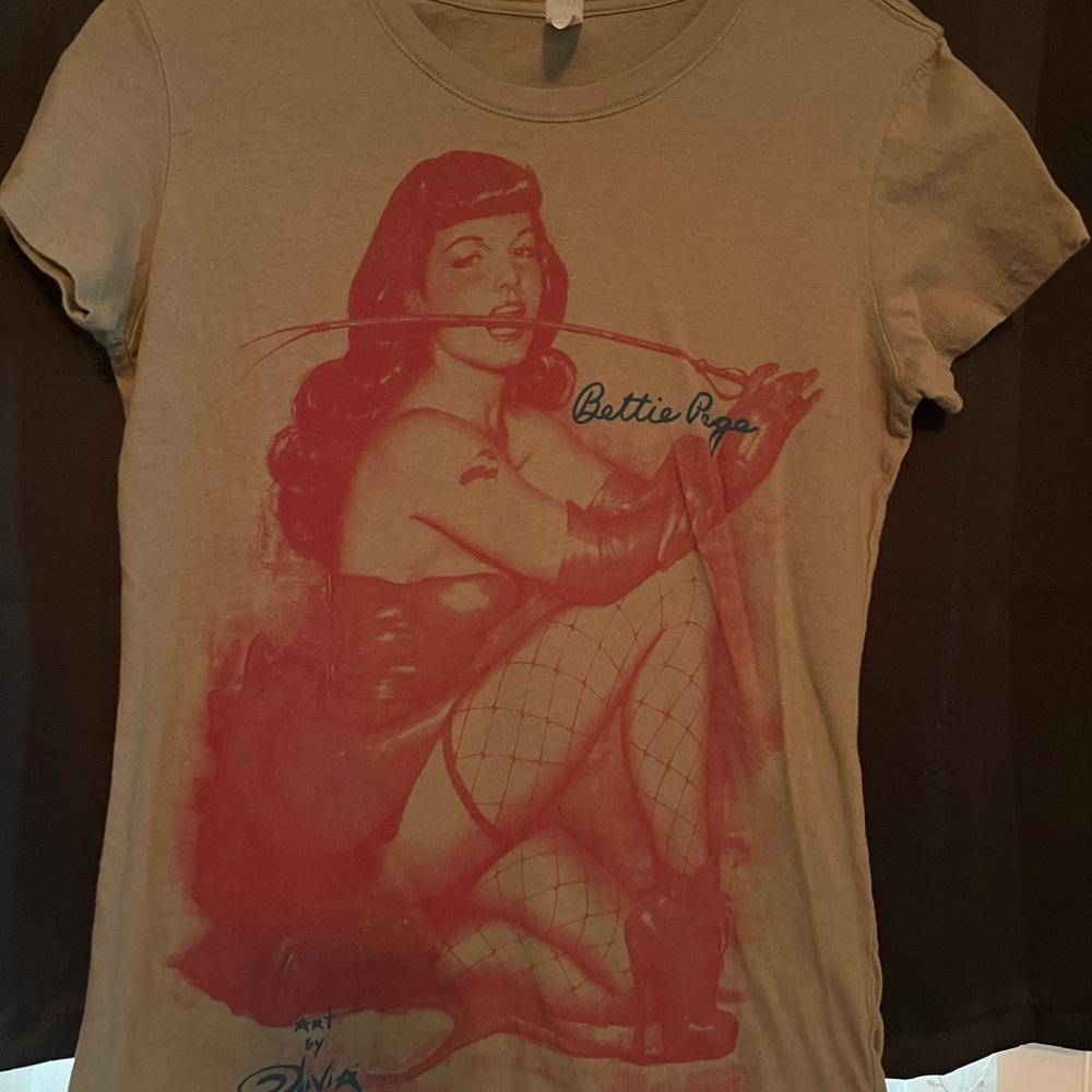 Olivia - Bettie Page Tee